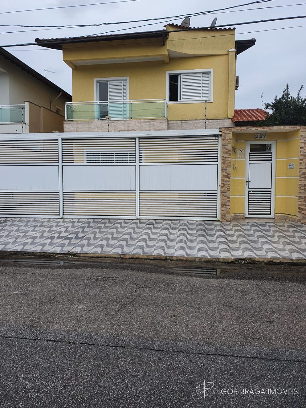 BELISSIMA CASA, COM FINO ACABAMENTO DE ALTO PADRÃO.