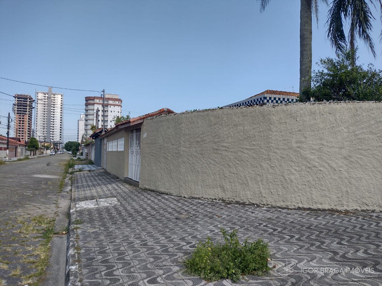BELISSIMA CASA COM ÓTIMA LOCALIZAÇÃO