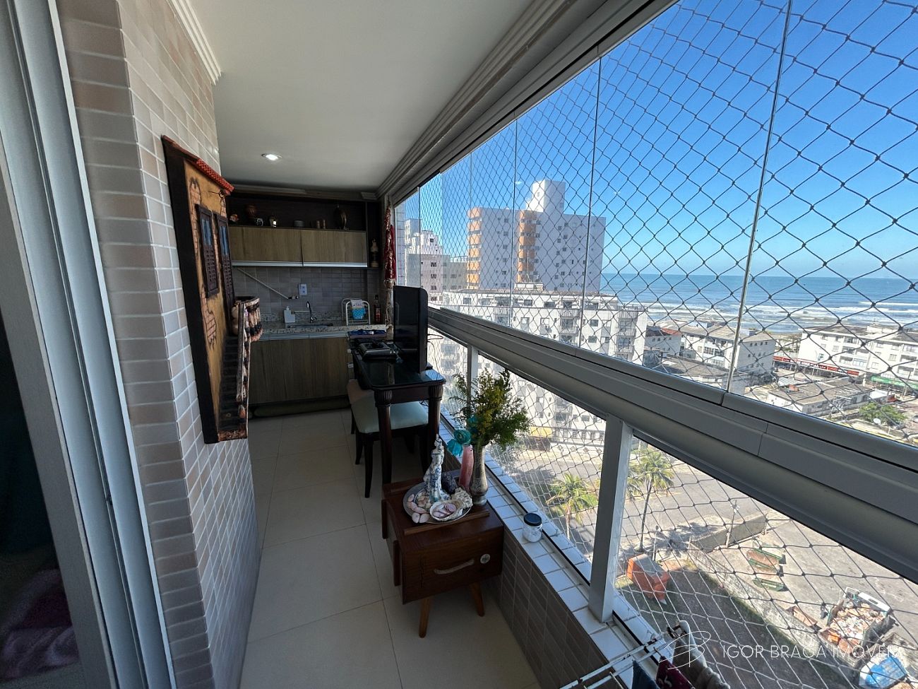 BELÍSSIMO APARTAMENTO, FINO ACABAMENTO E LAZER COMPLETO