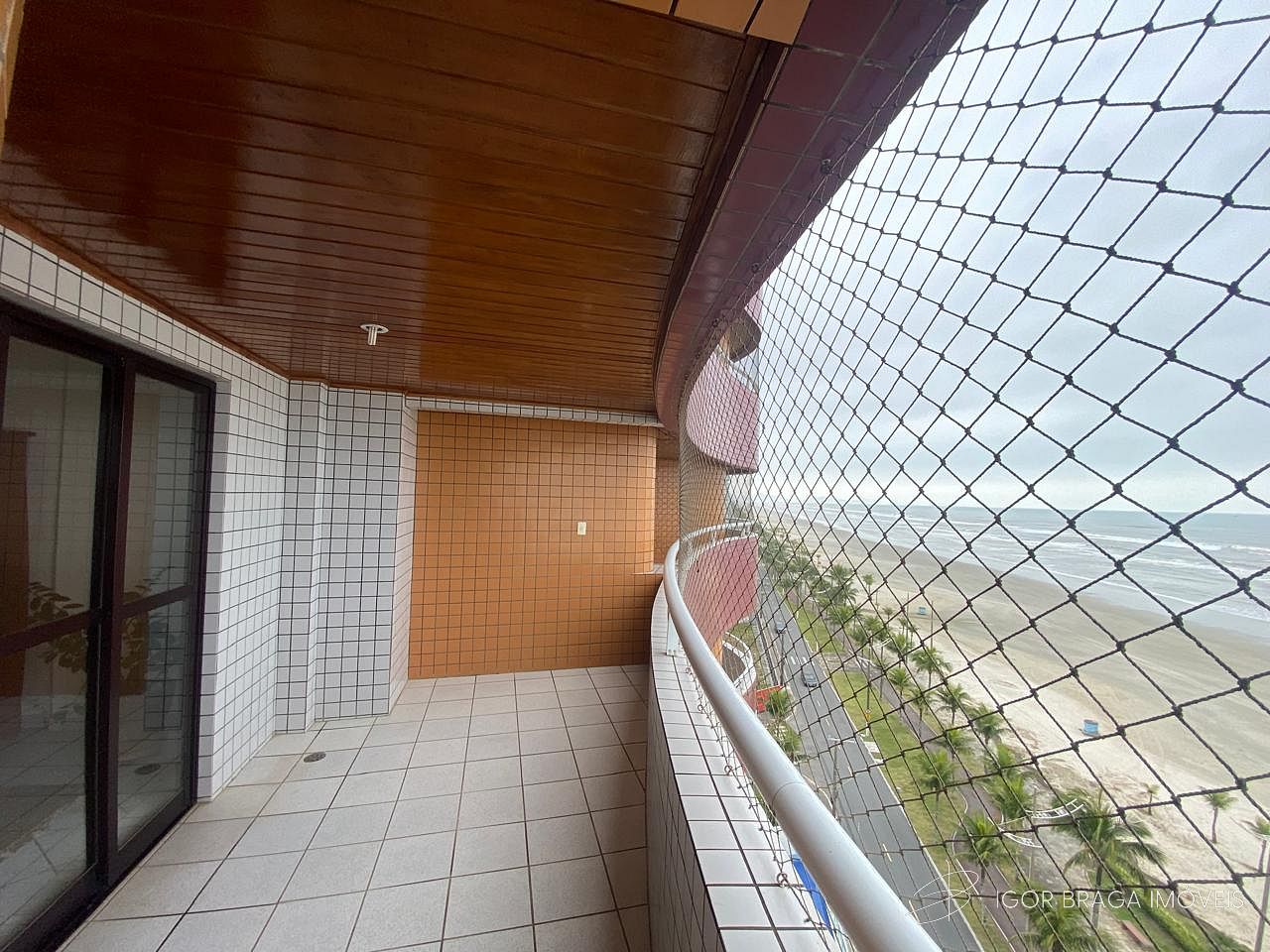 BELISSÍMO APARTAMENTO, AMPLO E FINO ACABAMENTO