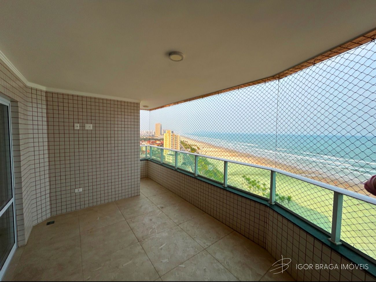 EXCELENTE APARTAMENTO, FINO ACABAMENTO E AMPLO