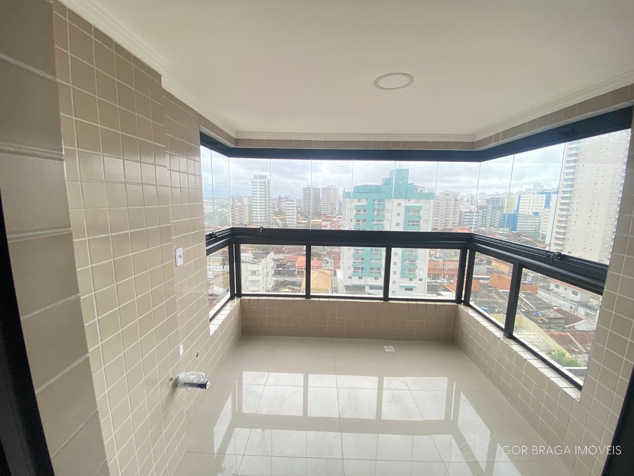 BELISSÍMO APARTAMENCO COM FINO ACABAMENTO E LAZER COMPLETO