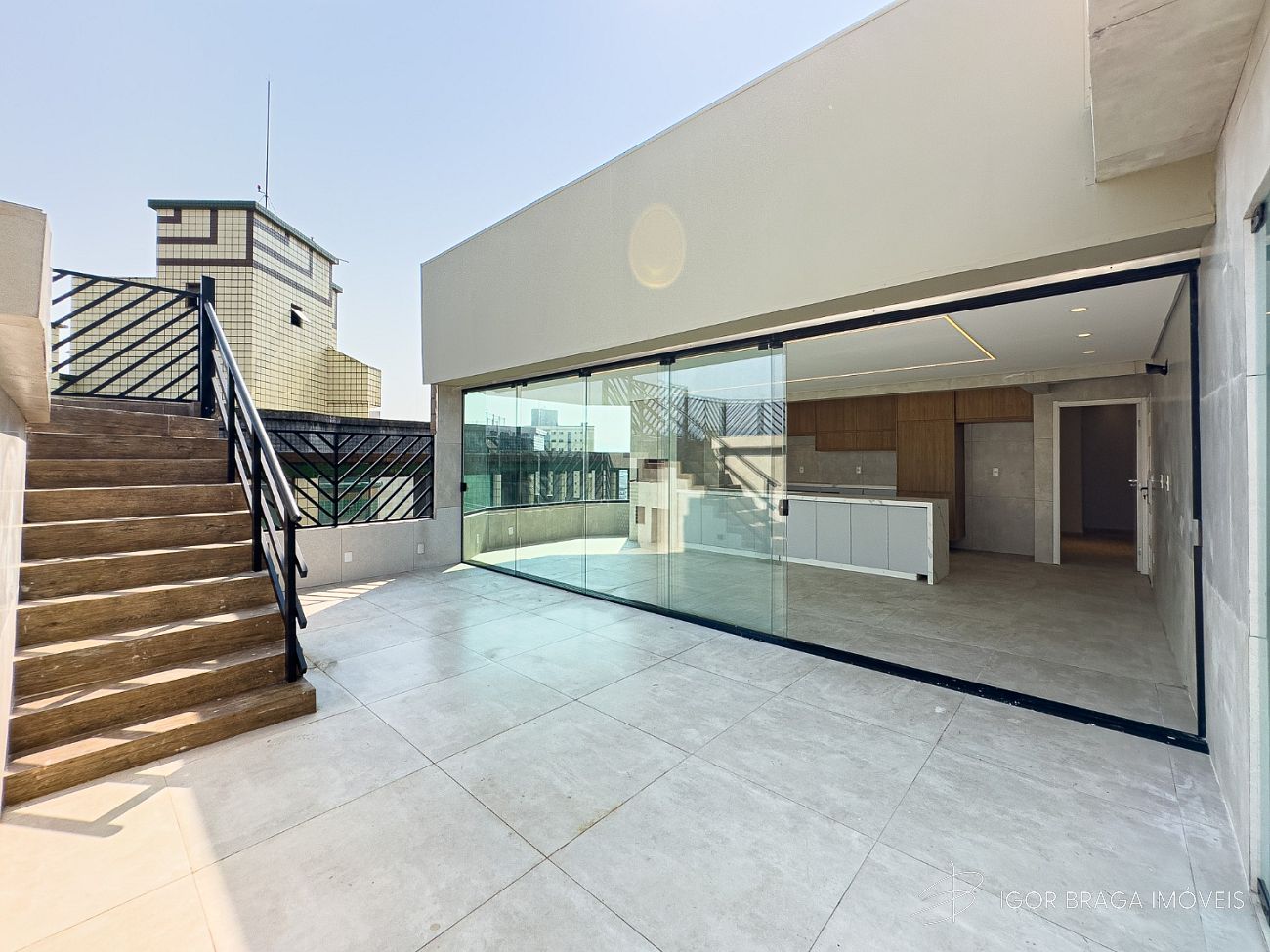 BELÍSSIMA COBERTURA , FINO ACABAMENTO E AMPLO