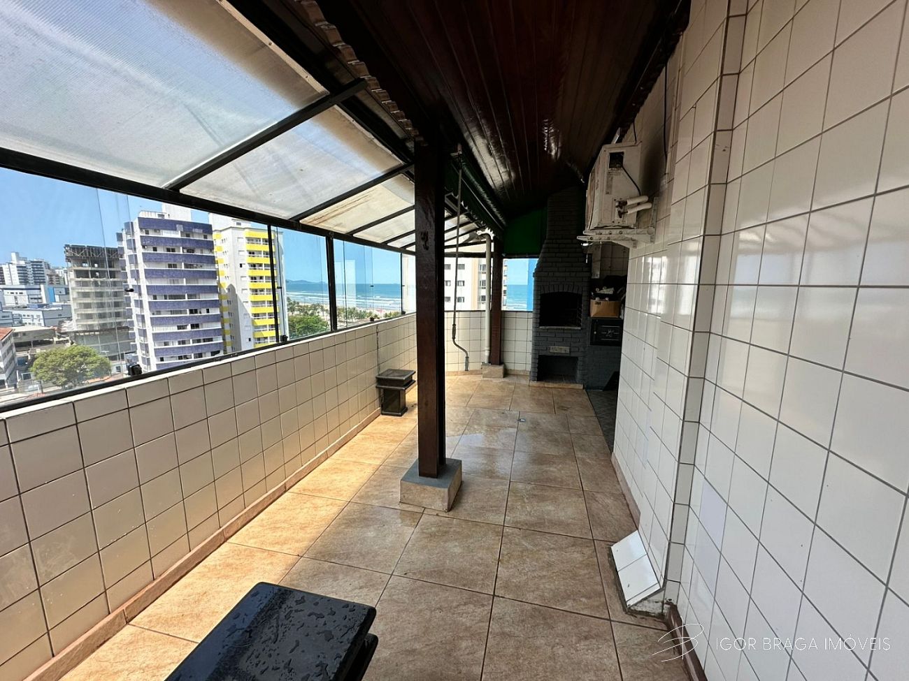 BELÍSSIMA COBERTURA, AMPLA E FINO ACABAMENTO