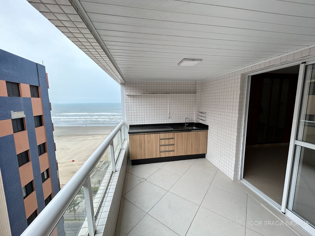 BELÍSSIMO APARTAMENTO, FINO ACABAMENTO E AMPLO