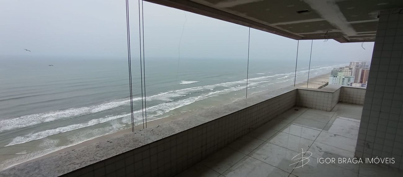 BELÍSSIMO APARTAMENTO À 50M DO MAR, FINO ACABAMENTO E LAZER COMPLETO