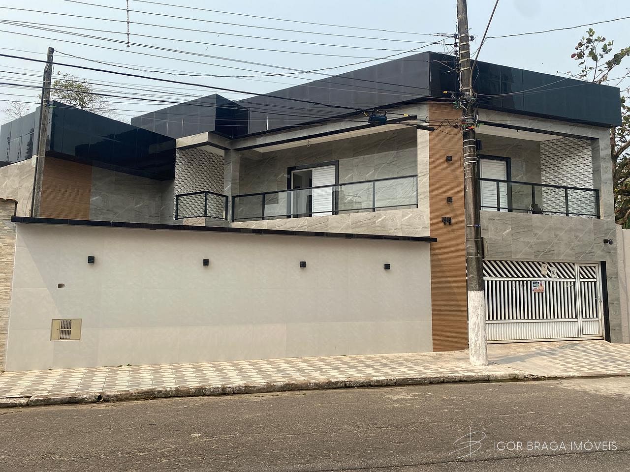 BELÍSSIMO SOBRADO, FINO ACABAMENTO E AMPLO