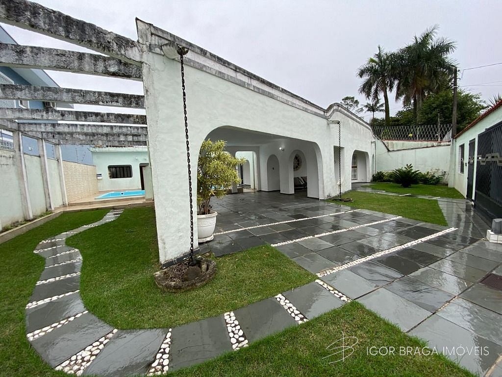 BELÍSSIMA CASA, AMPLA E FINO ACABAMENTO