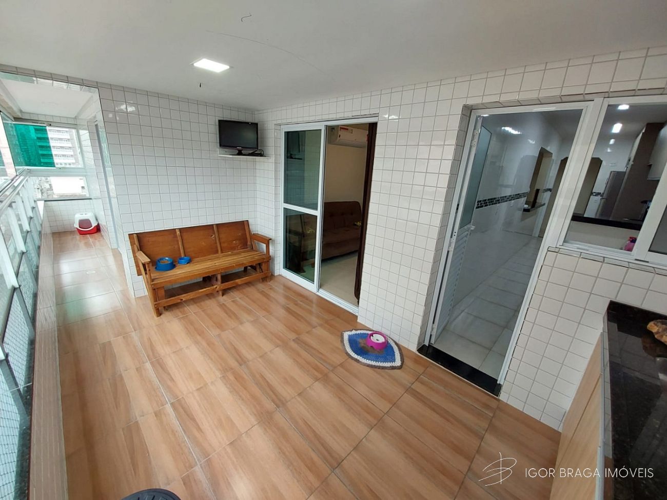 BELÍSSIMO APARTAMENTO, FINO ACABAMENTO E AMPLO