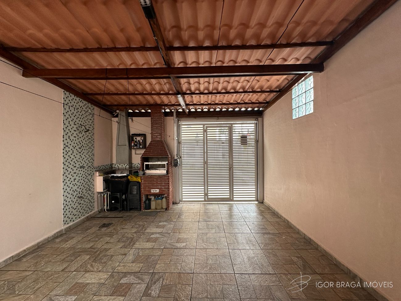 BELÍSSIMO SOBRADO , ACABAMENTO FINO E AMPLO