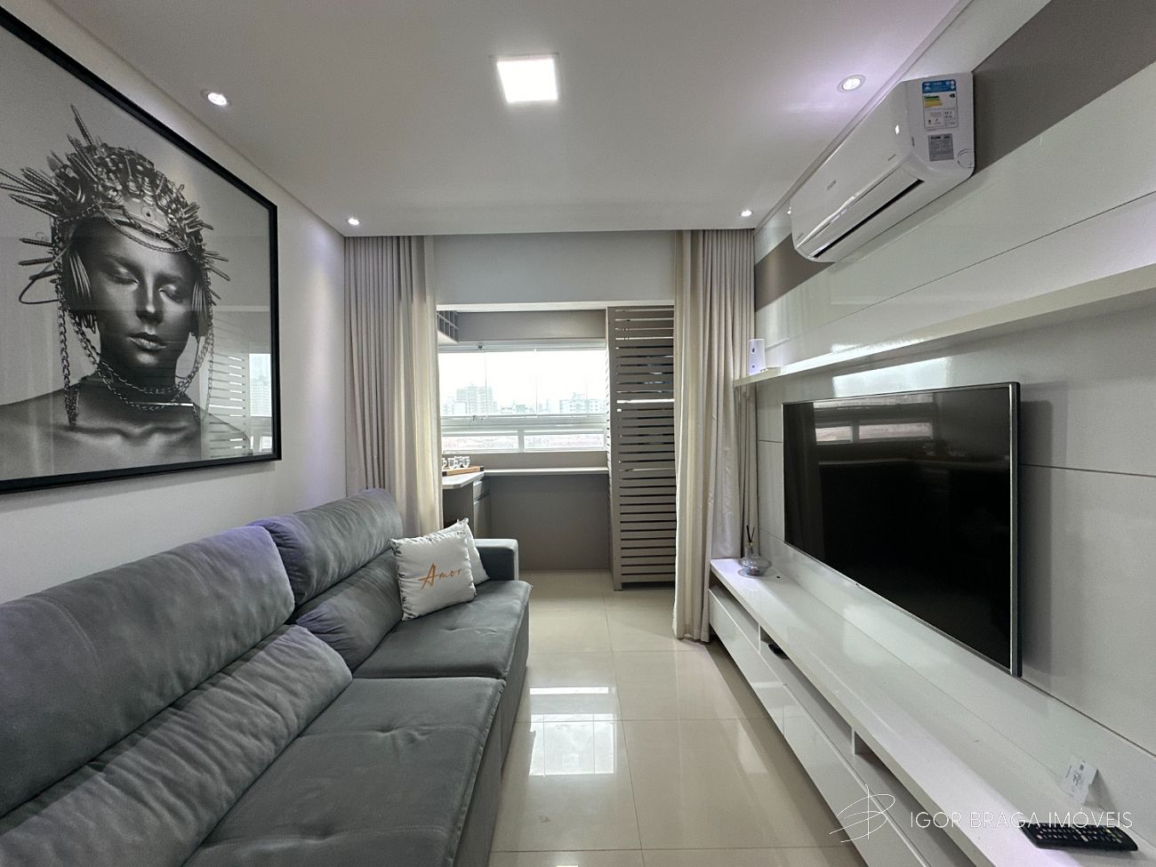 BELÍSSIMO APARTAMENTO, FINO ACABAMENTO E  AMPLO