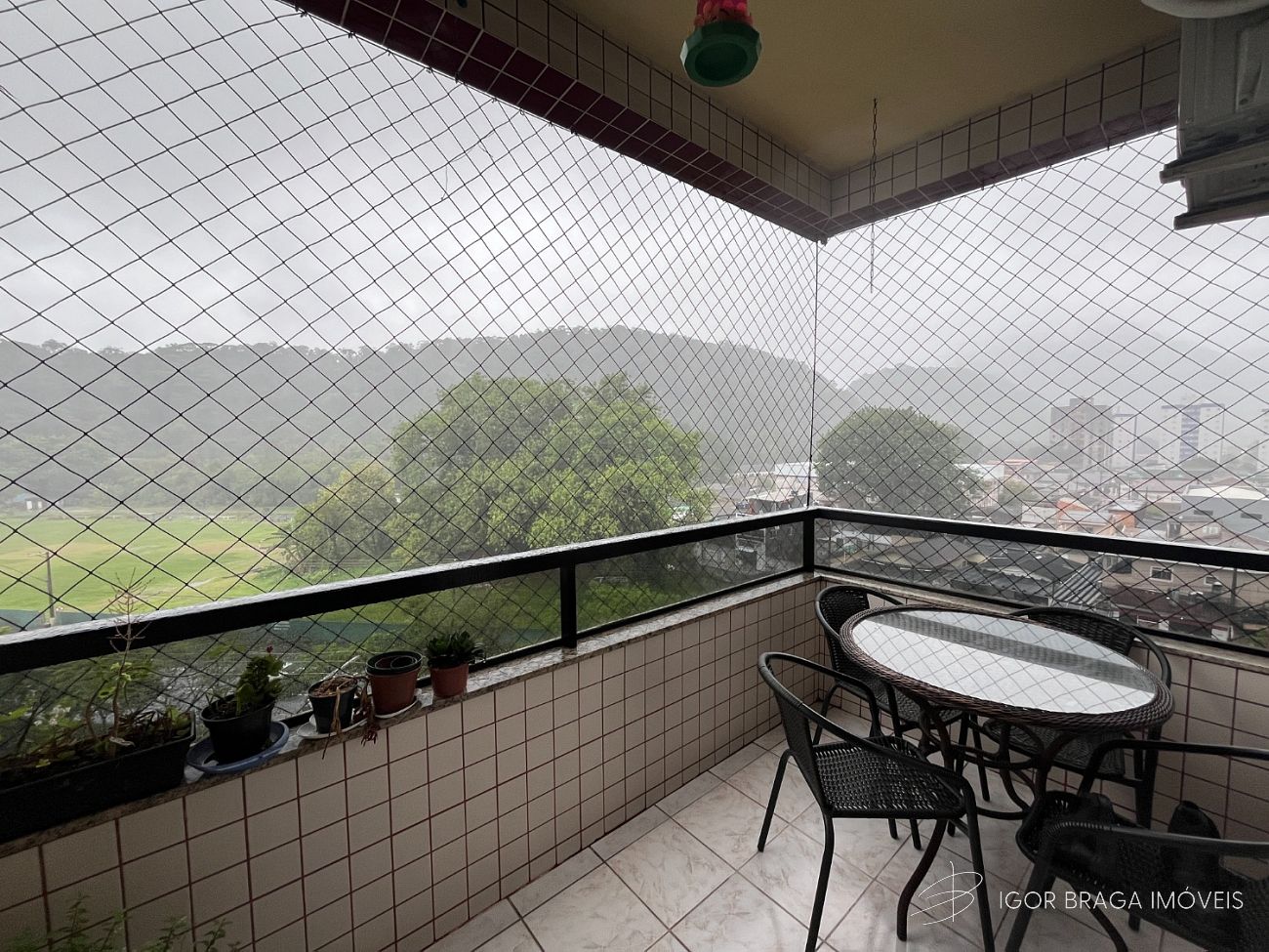 BELÍSSIMO APARTAMENTO, FINO ACABAMENTO E AMPLO