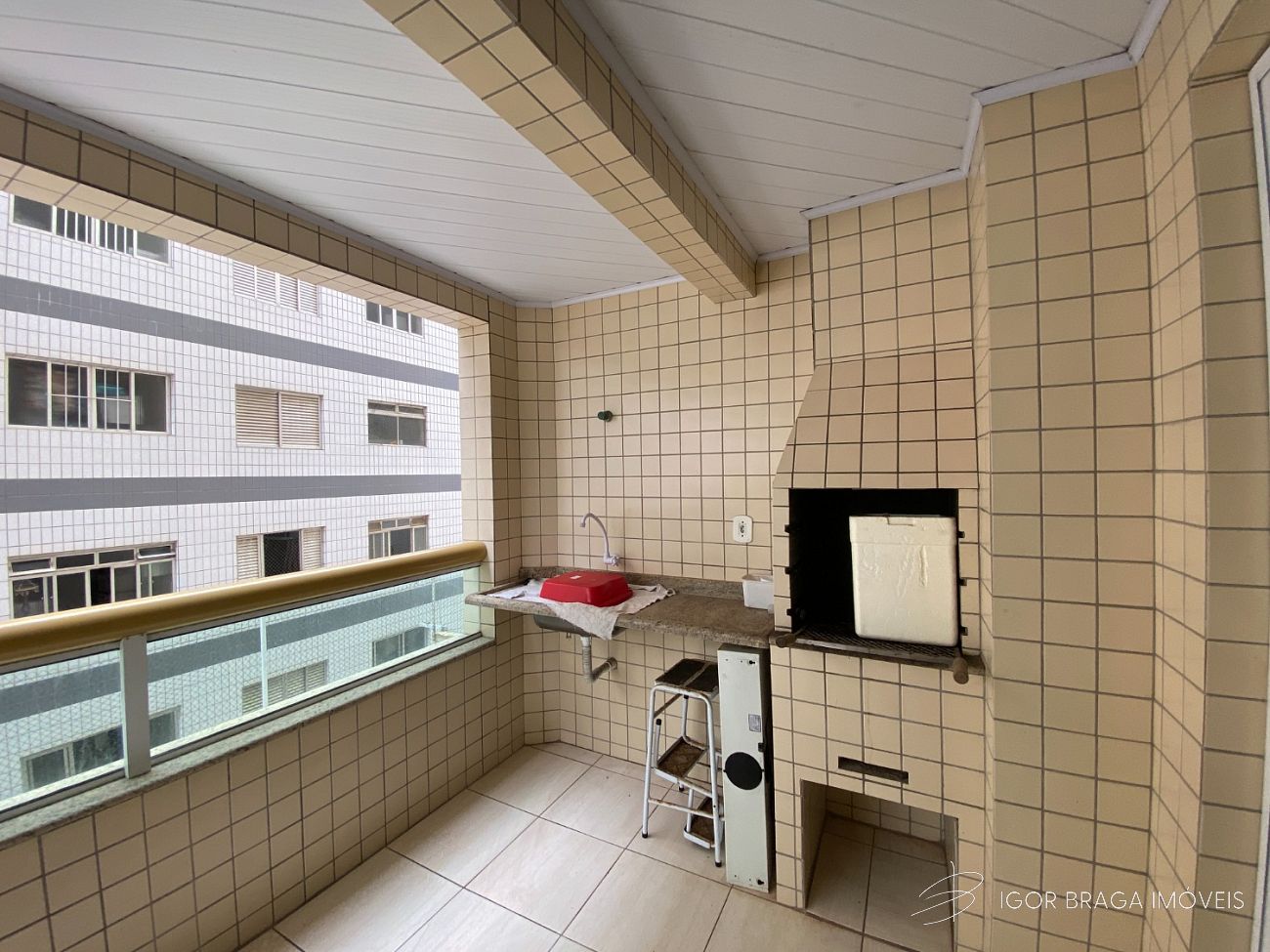 BELÍSSIMO APARTAMENTO, AMPLO E LAZER COMPLETO