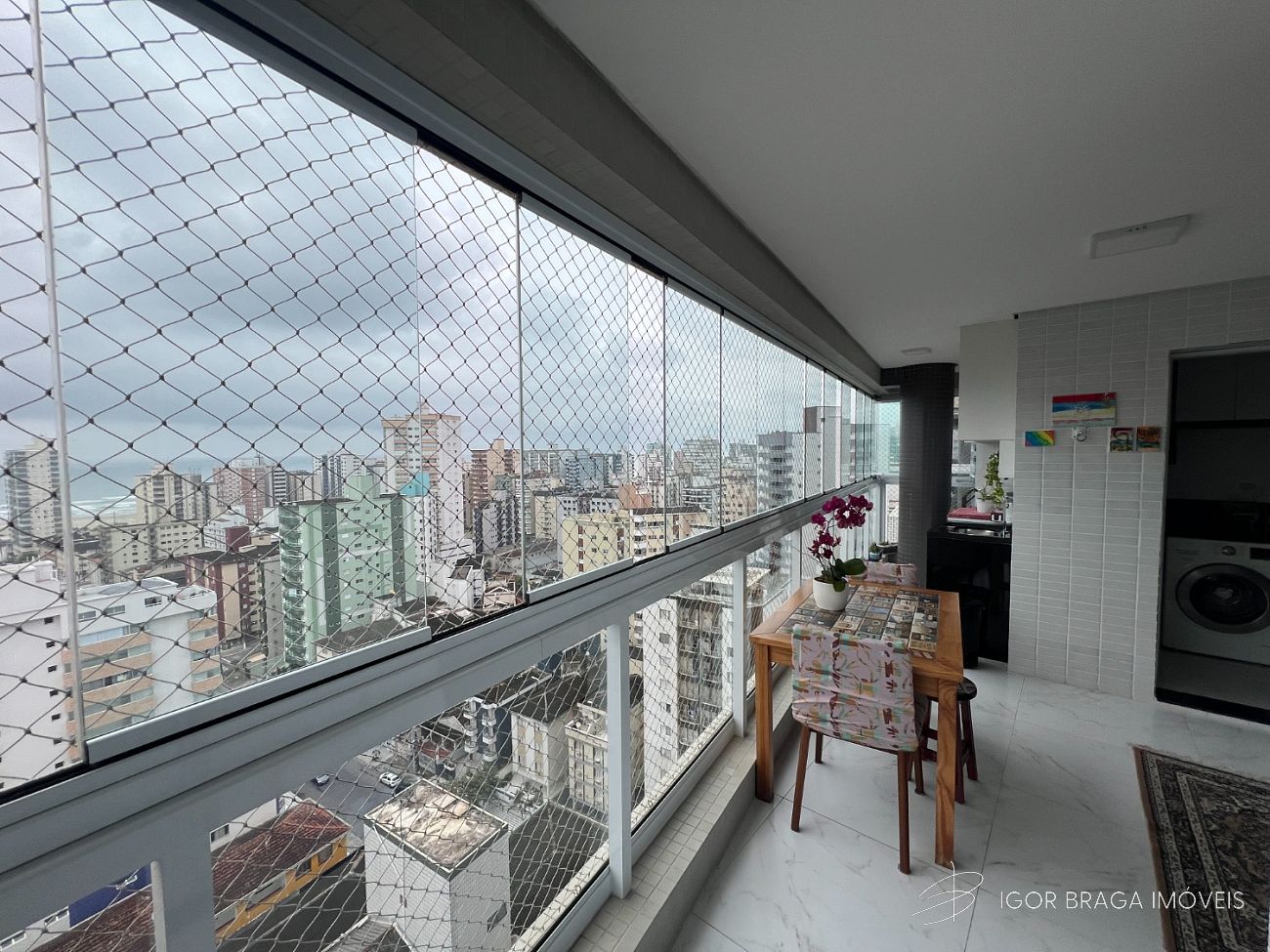 BELÍSSIMO APARTAMENTO, FINO ACABAMENTO E LAZER COMPLETO