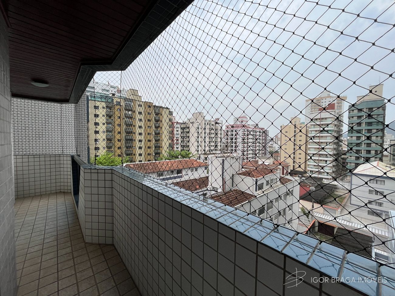 BELÍSSIMO APARTAMENTO, AMPLO E LAZER COMPLETO