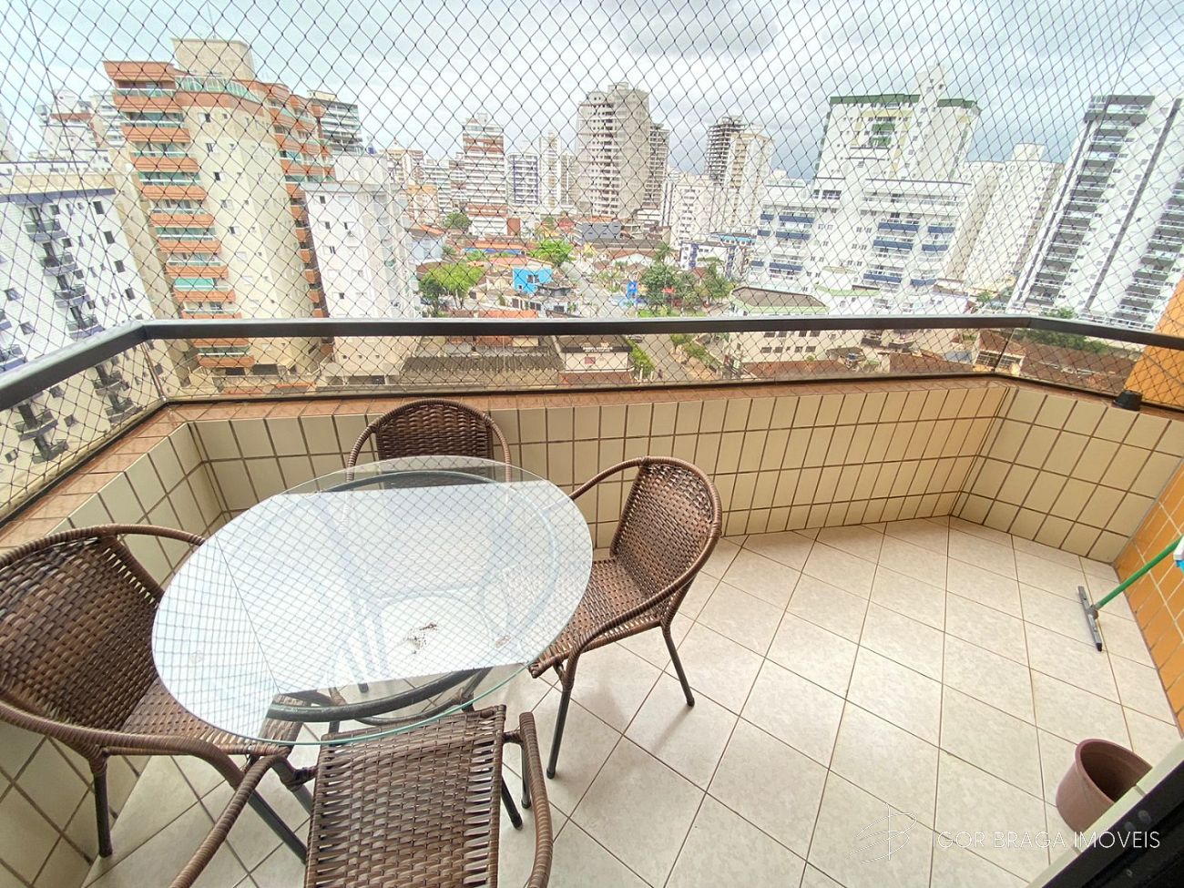 BELÍSSIMO APARTAMENTO, FINO ACABAMENTO E LAZER COMPLETO