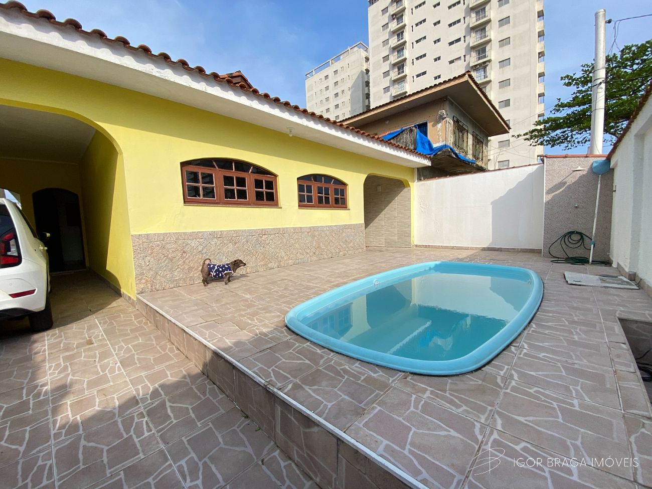 BELÍSSIMA CASA, AMPLA E FINO ACABAMENTO