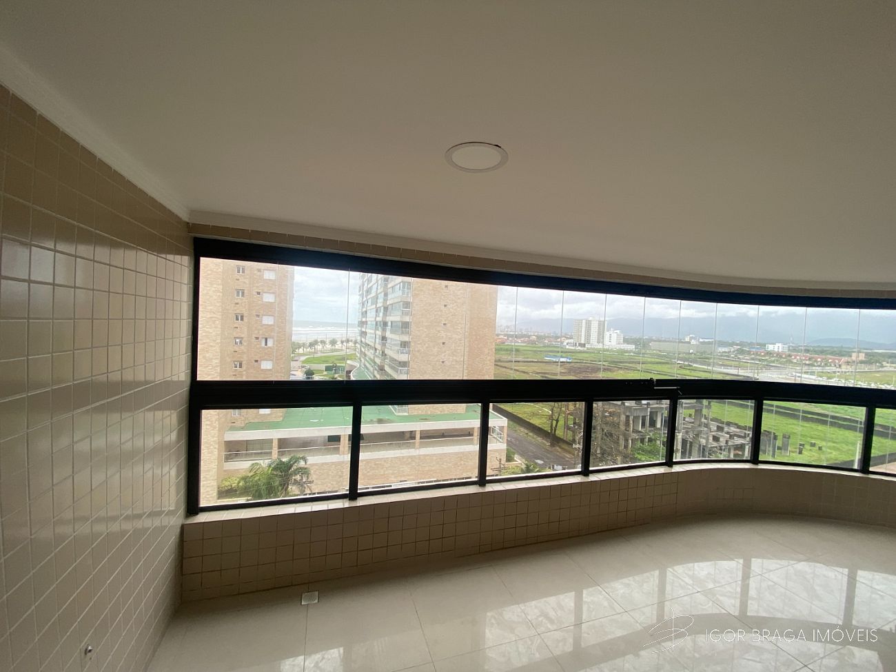 BELÍSSIMO APARTAMENTO, FINO ACABAMENTON E LAZER COMPLETO