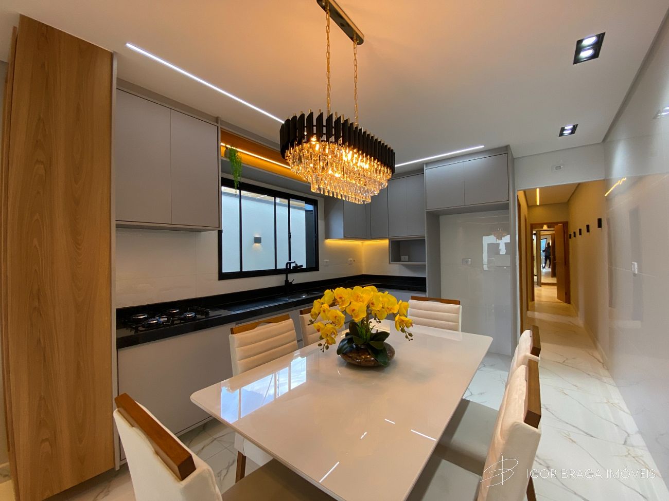 EXCELENTE CASA, AMPLA E FINO ACABAMENTO