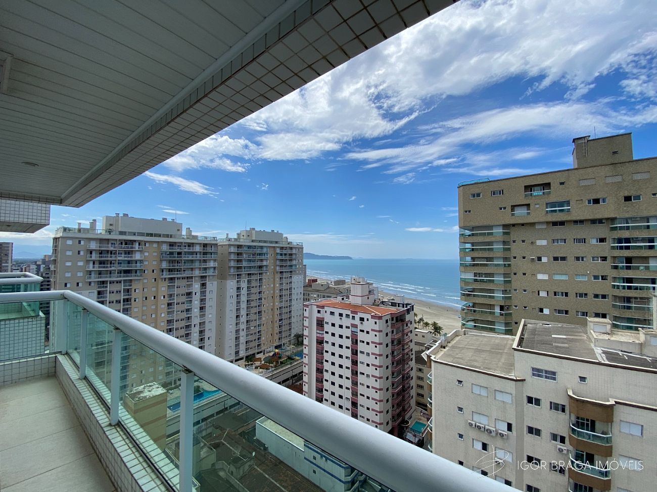 EXCELENTE APARTAMENTO NA COBERTURA, FINO ACABAMENTO E LAZER COMPLETO