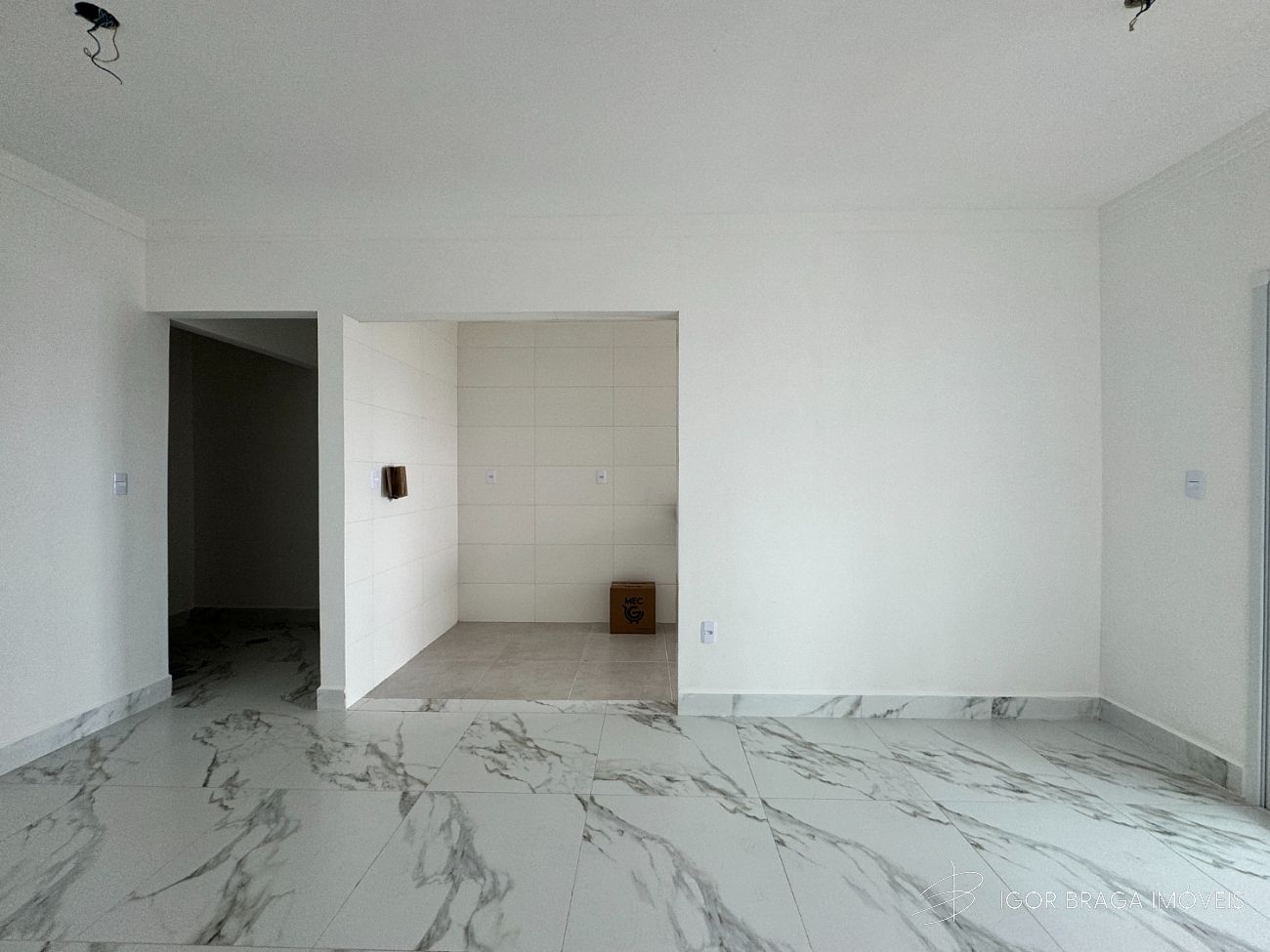 BELÍSSIMO APARTAMENTO, FINO ACABAMENTO E LAZER COMPLETO