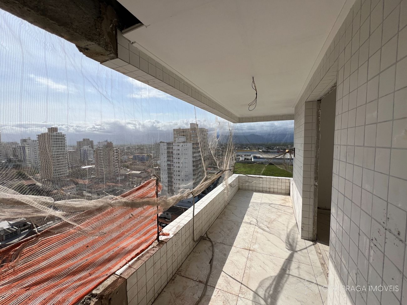 BELÍSSSIMO APARTAMENTO E FINO ACABAMENTO