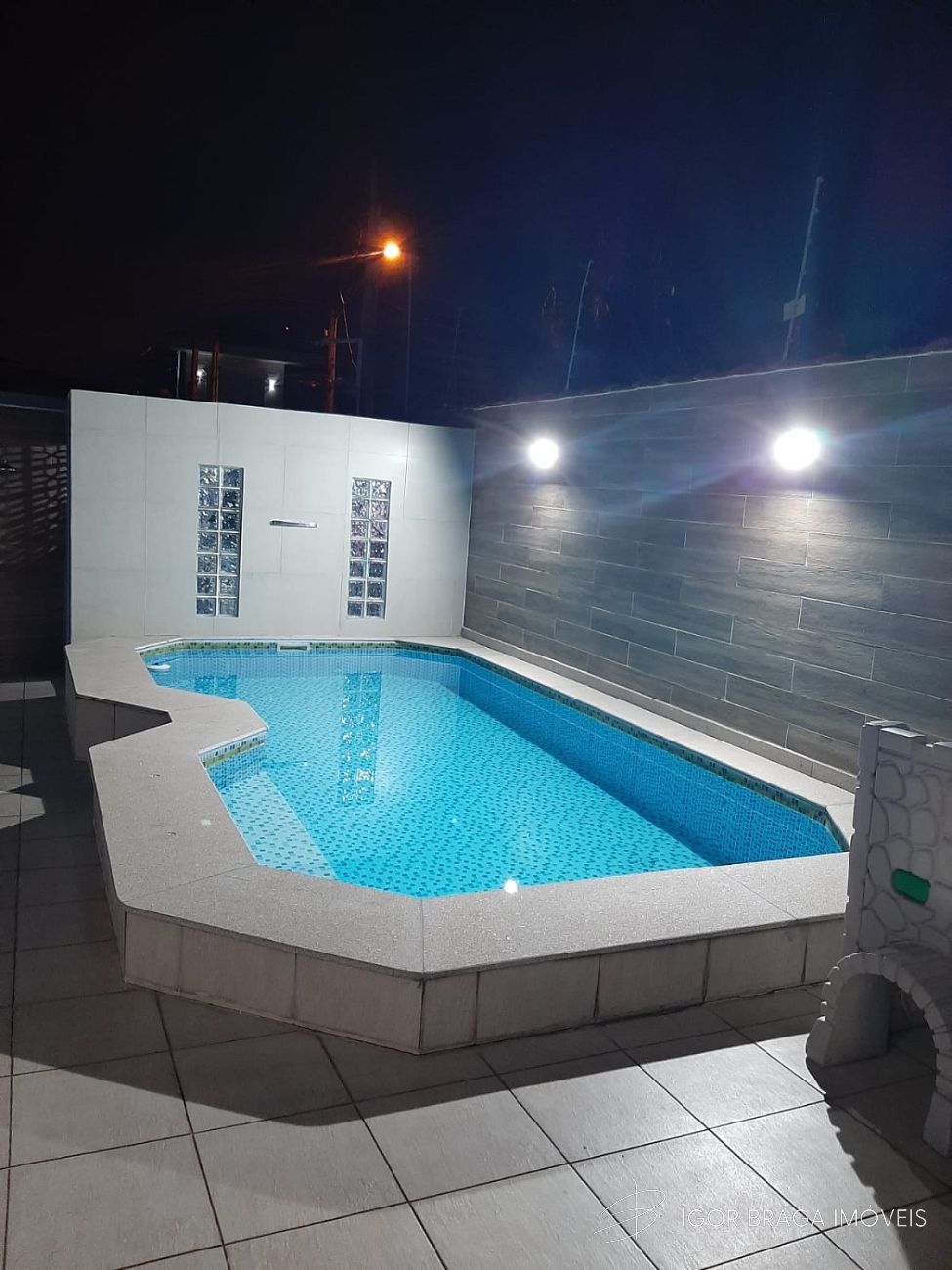 EXCELENTE CASA, AMPLA E FINO ACABAMENTO