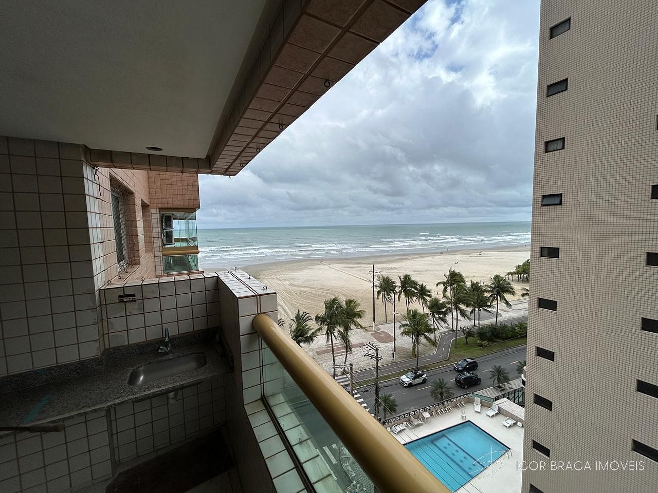 BELÍSSIMO APARTAMENTO E FINO ACABAMENTO