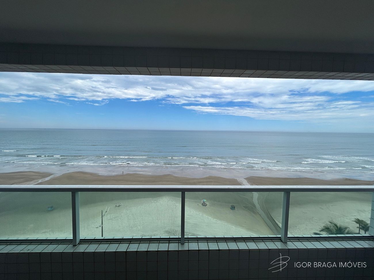 EXCELENTE APARTAMENTO, AMPLO E FINO ACABAMENTO