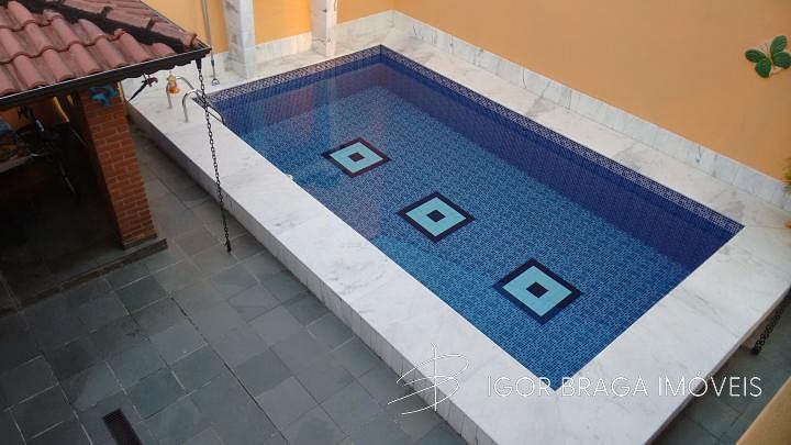 EXCELENTE CASA, AMPLA E FINO ACABAMENTO