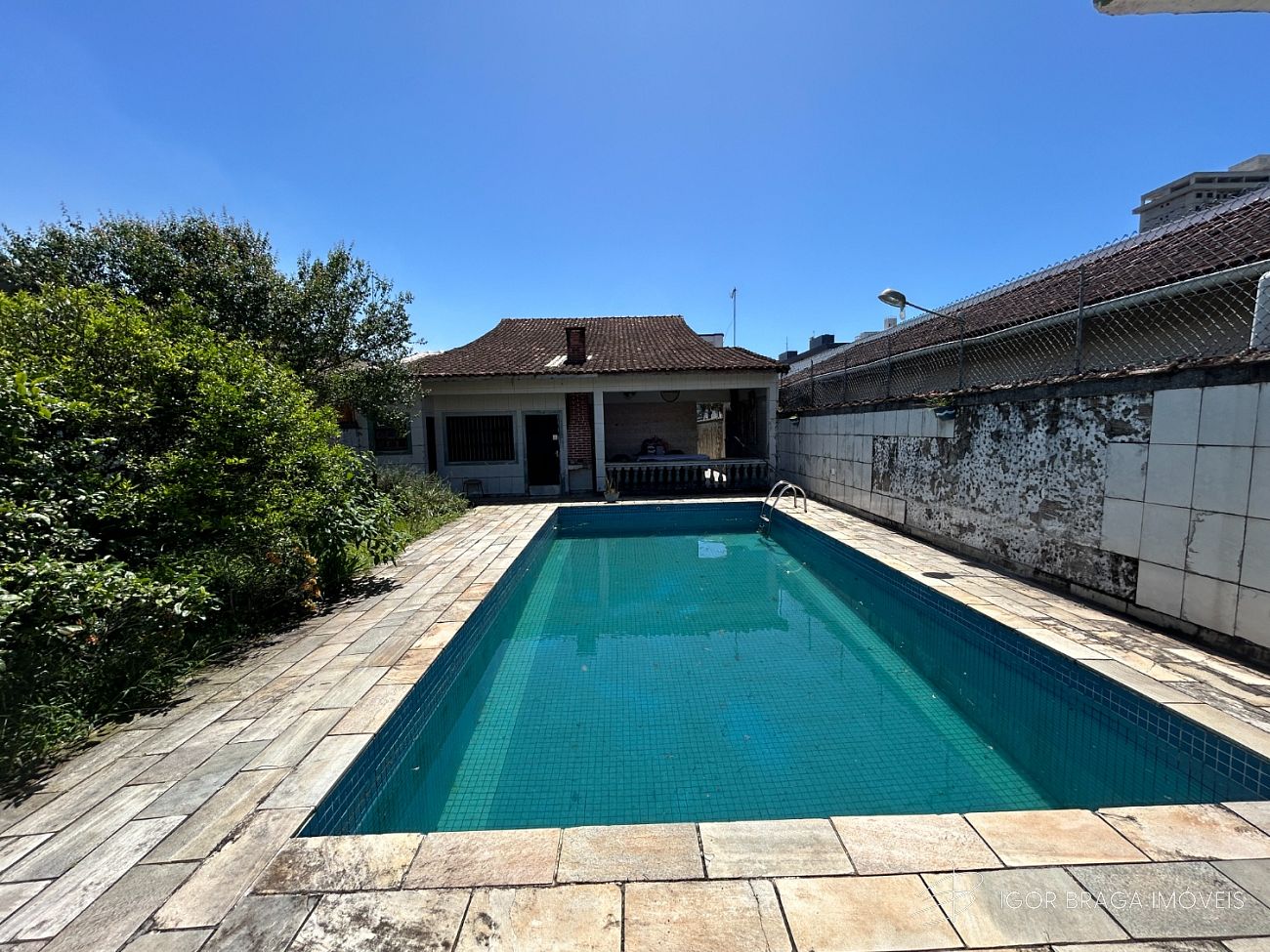 EXCELENTE CASA, AMPLA COM PISCINA