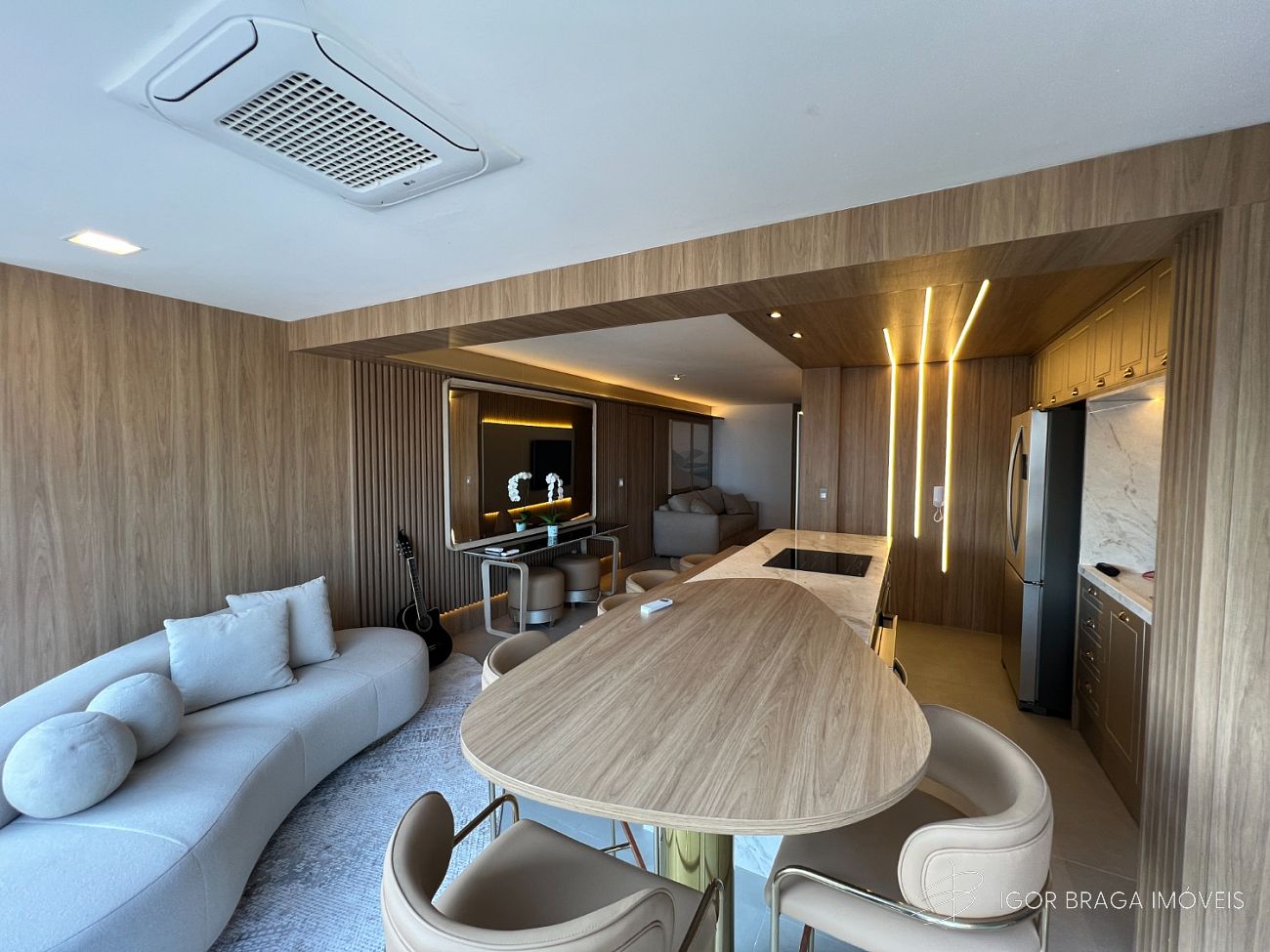 EXCELENTE APARTAMENTO, FINO ACABAMENTO E LAZER COMPLETO