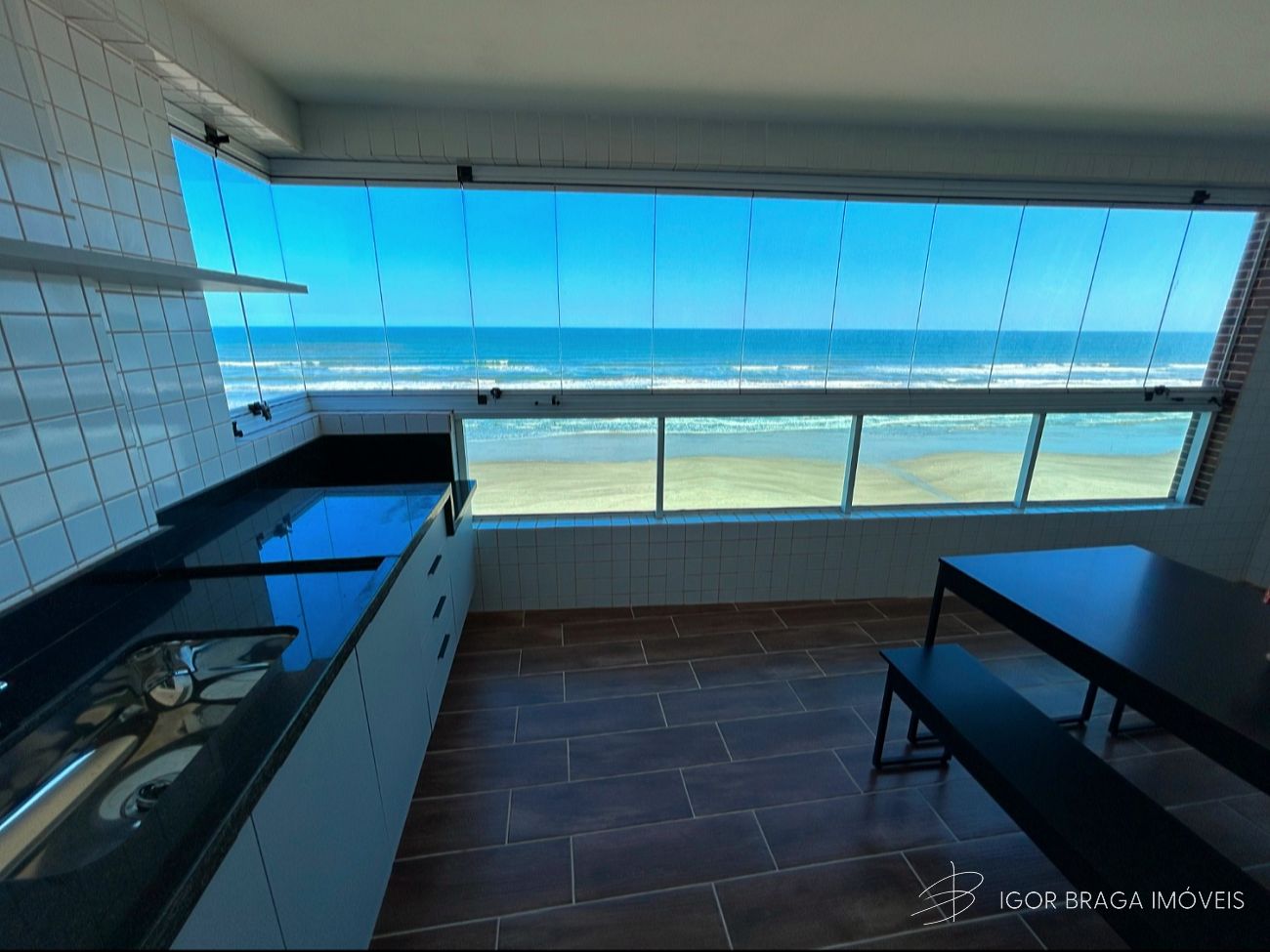 EXCELENTE APARTAMENTO, AMPLO E FINO ACABAMENTO