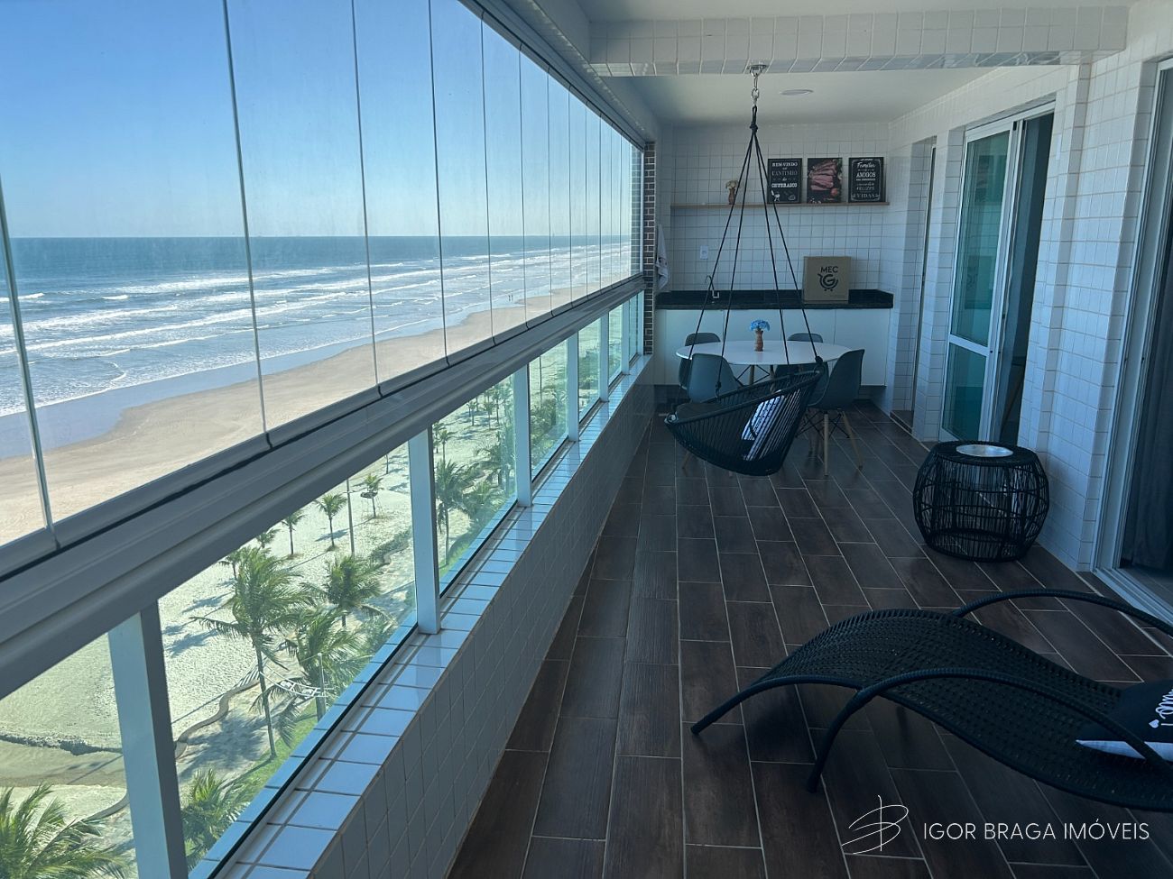 EXCELENTE APARTAMENTO, AMPLO E FINO ACABAMENTO