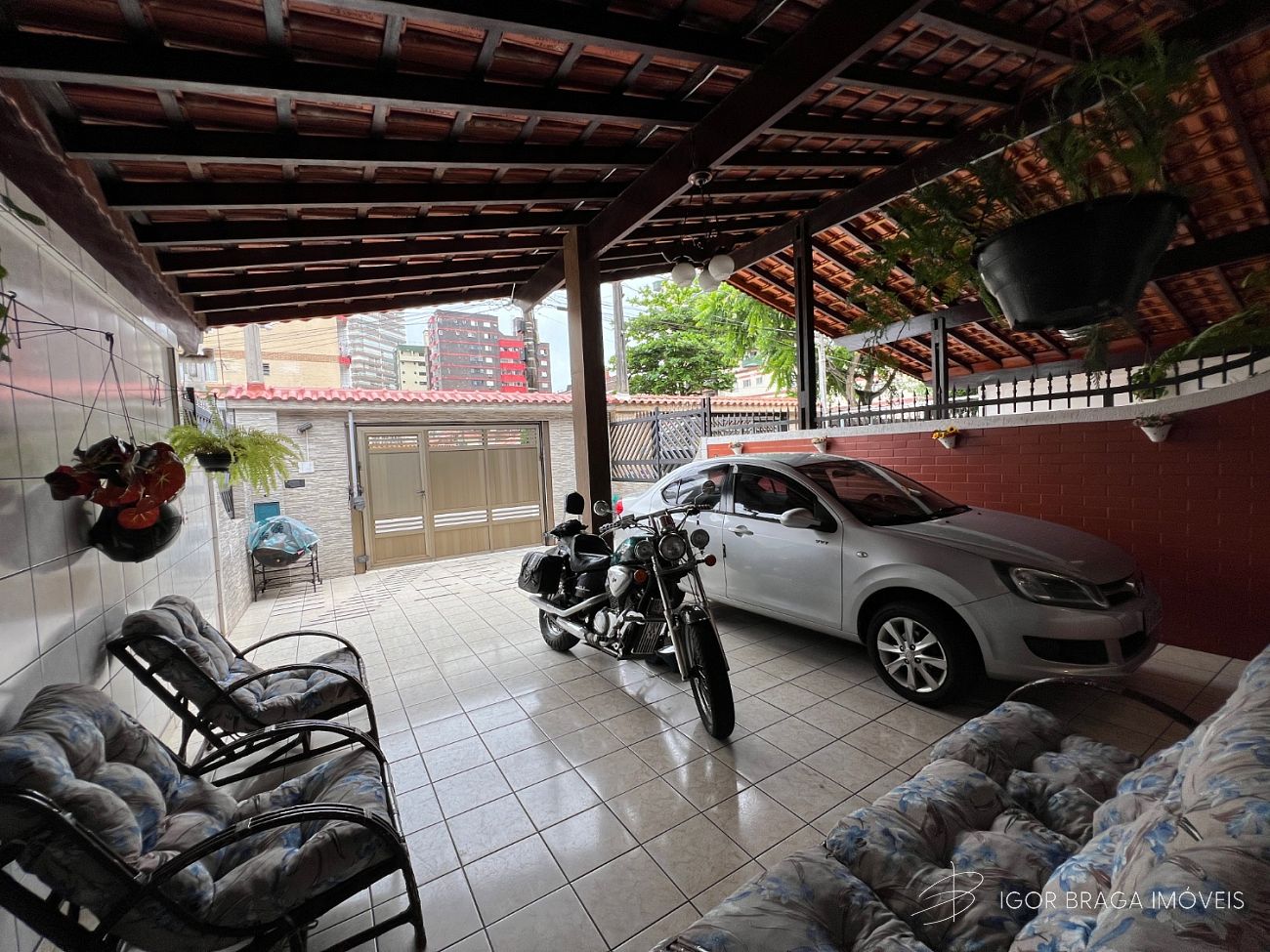 EXCELENTE CASA, AMPLA E FINO ACABAMENTO