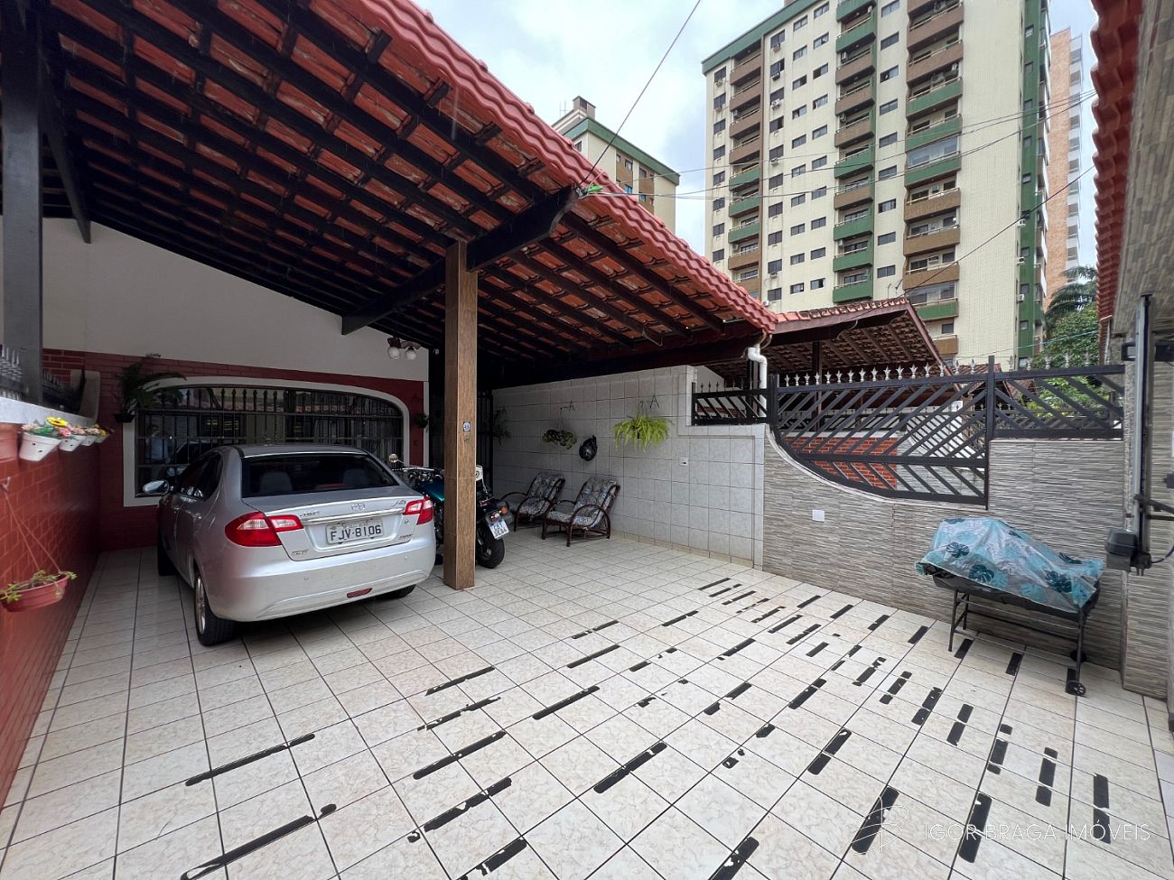 EXCELENTE CASA, AMPLA E FINO ACABAMENTO