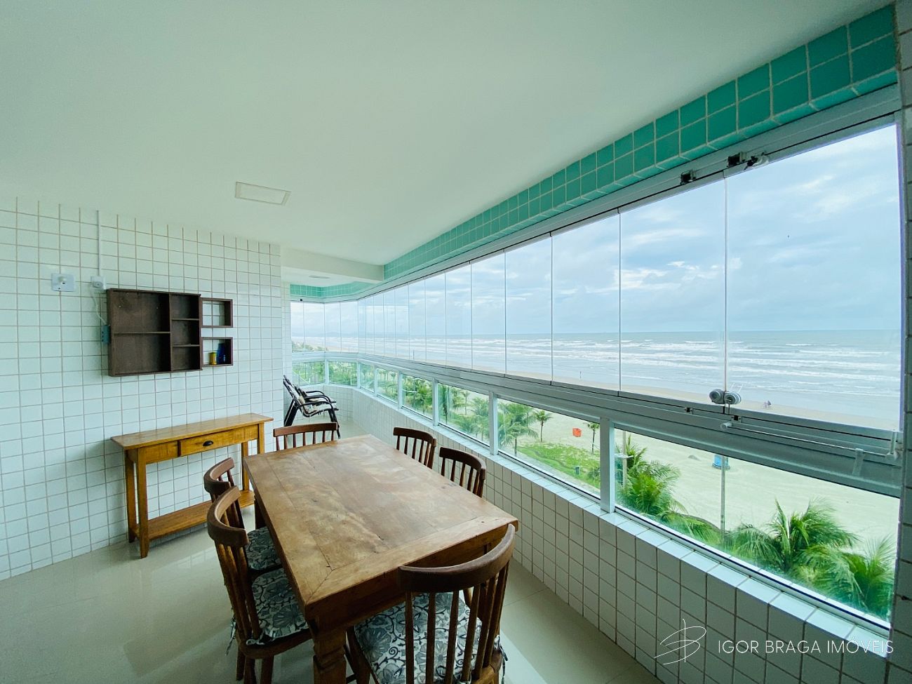 BELÍSSIMO APARTAMENTO E FINO ACABAMENTO