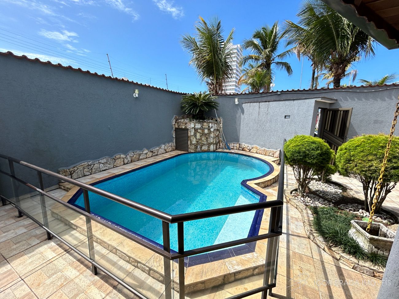 EXCELENTE CASA, AMPLA E ÁREA DE LAZER