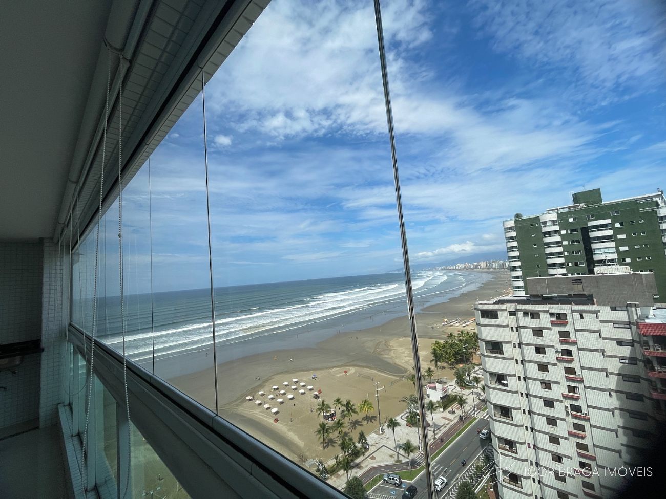 EXCELENTE APARTAMENTO, AMPLO E LAZER COMPLETO