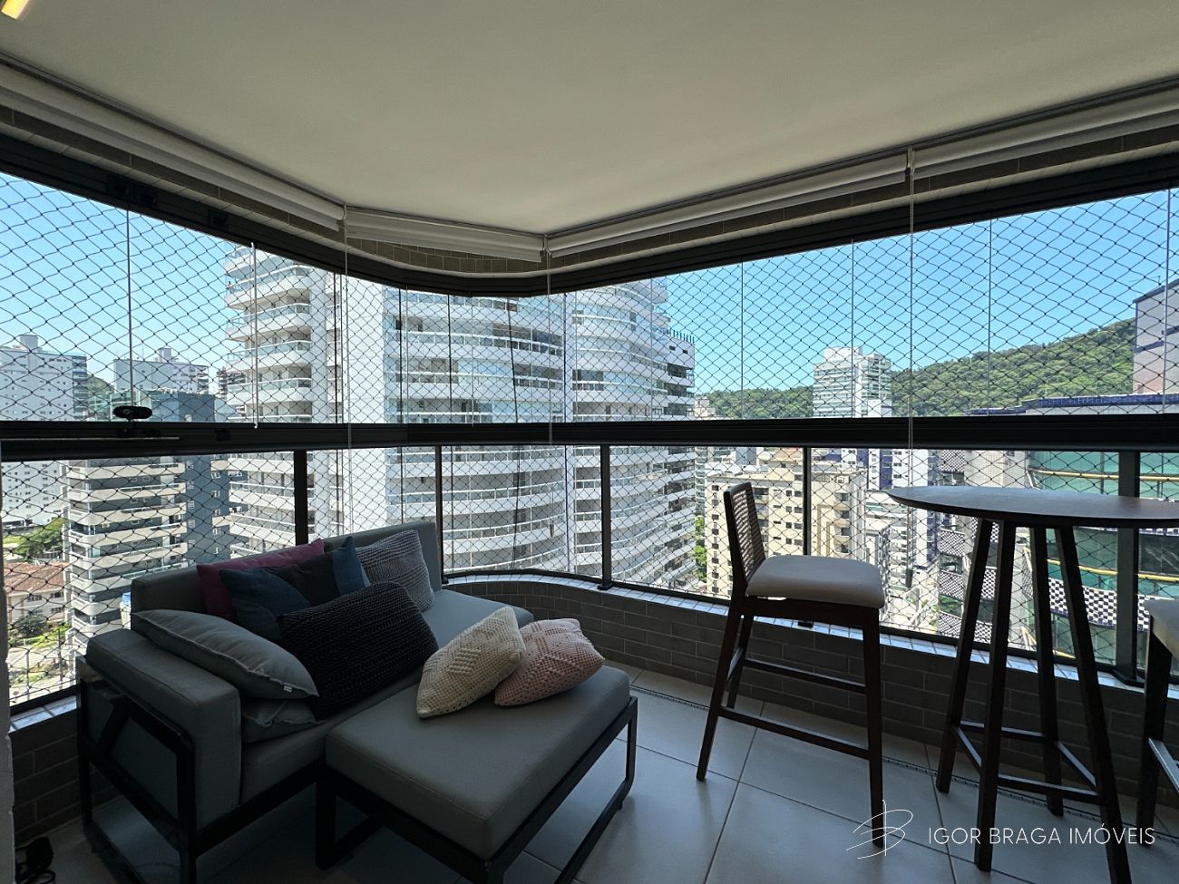 BELÍSSIMO APARTAMENTO, FINO ACABAMENTO E LAZER COMPLETO