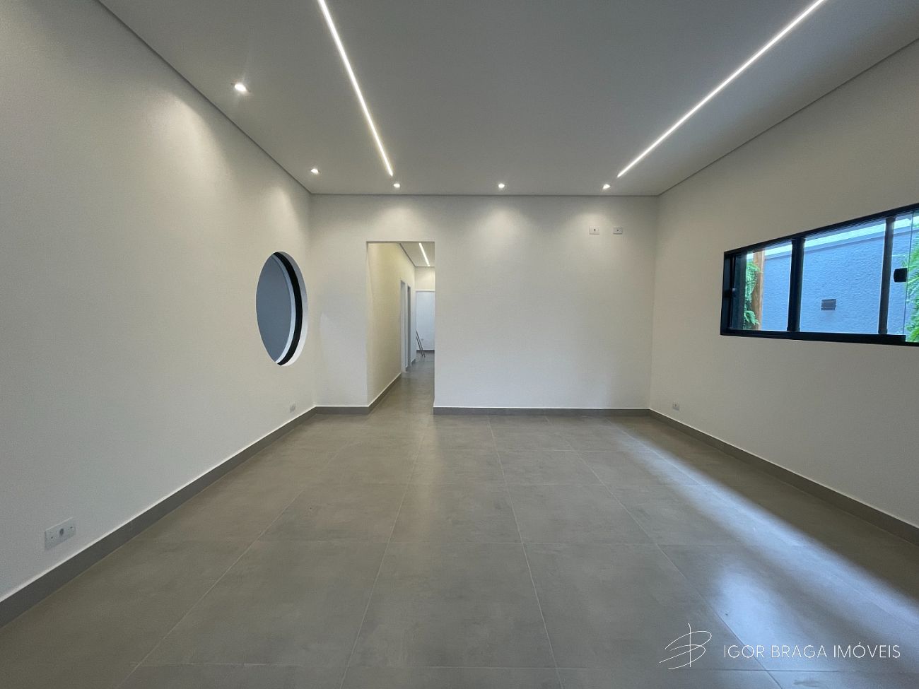 EXCELENTE CASA, AMPLA E FINO ACABAMENTO