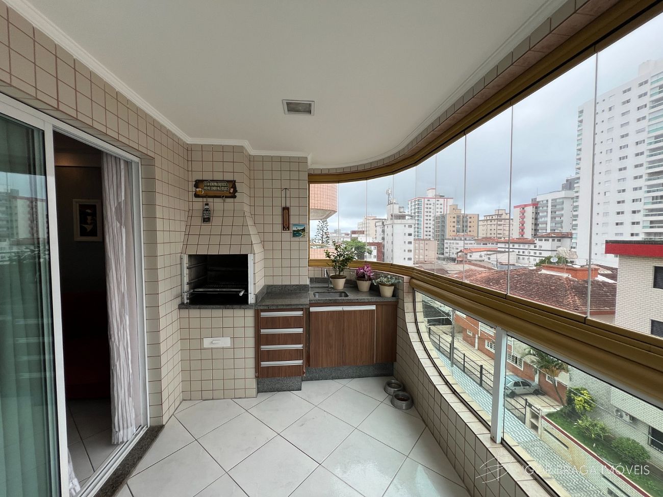 BELÍSSIMO APARTAMENTO, FINO ACABAMENTO E LAZER COMPLETO
