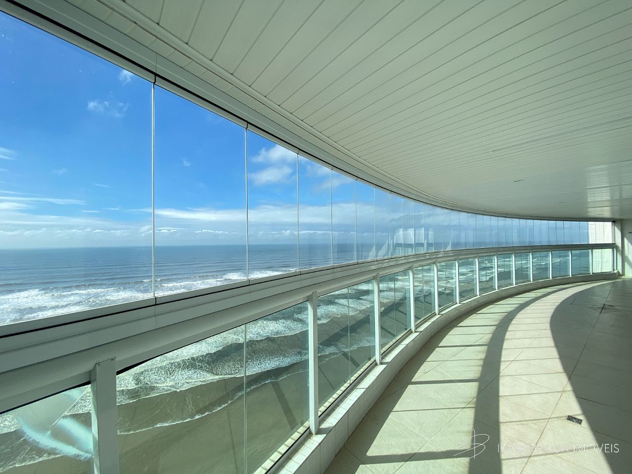 EXCELENTE APARTAMENTO, AMPLA, FINO ACABAMENTO E LAZER COMPLETO