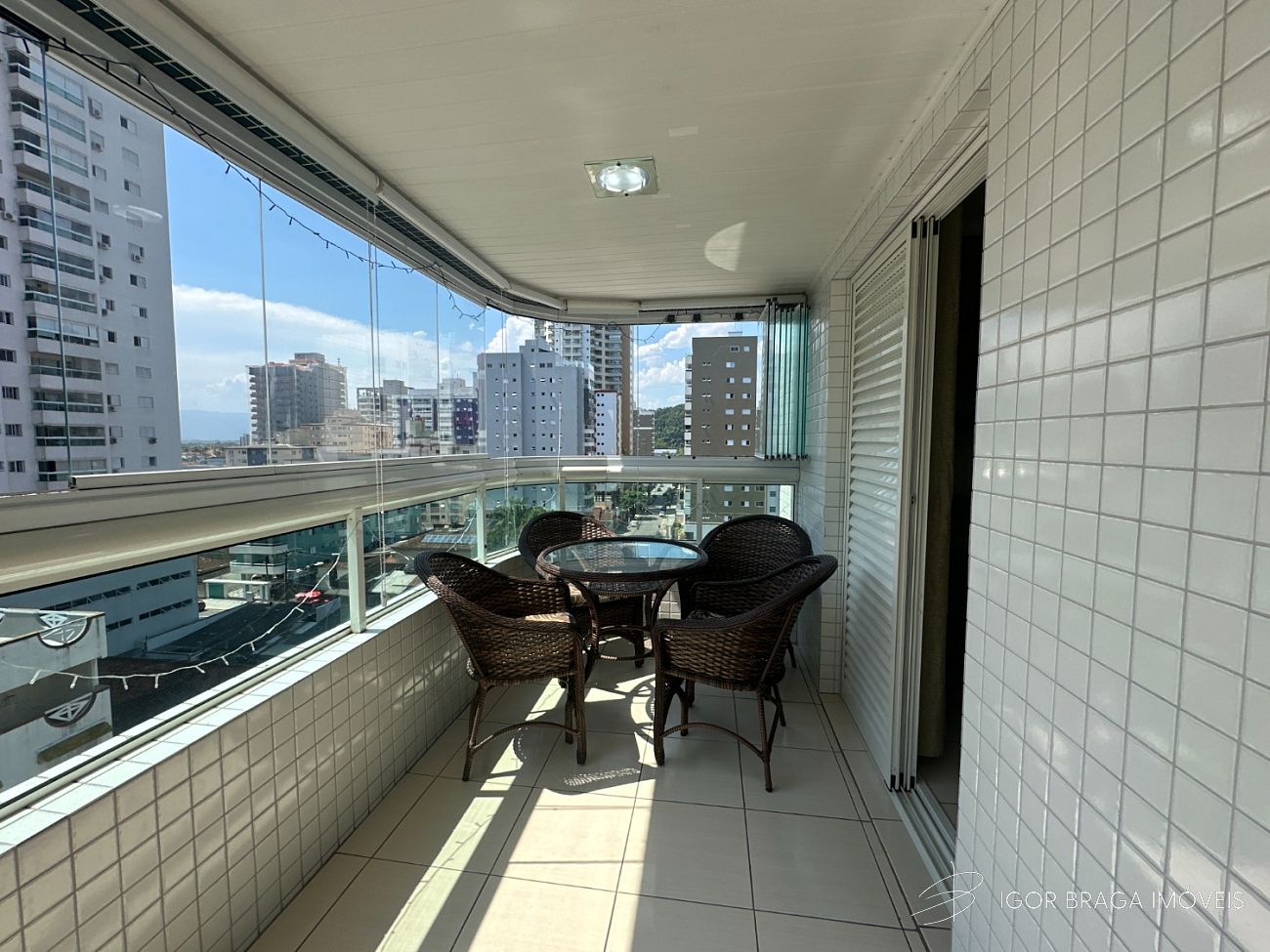 BELÍSSIMO APARTAMENTO, FINO ACABAMENTO  E LAZER COMPLETO