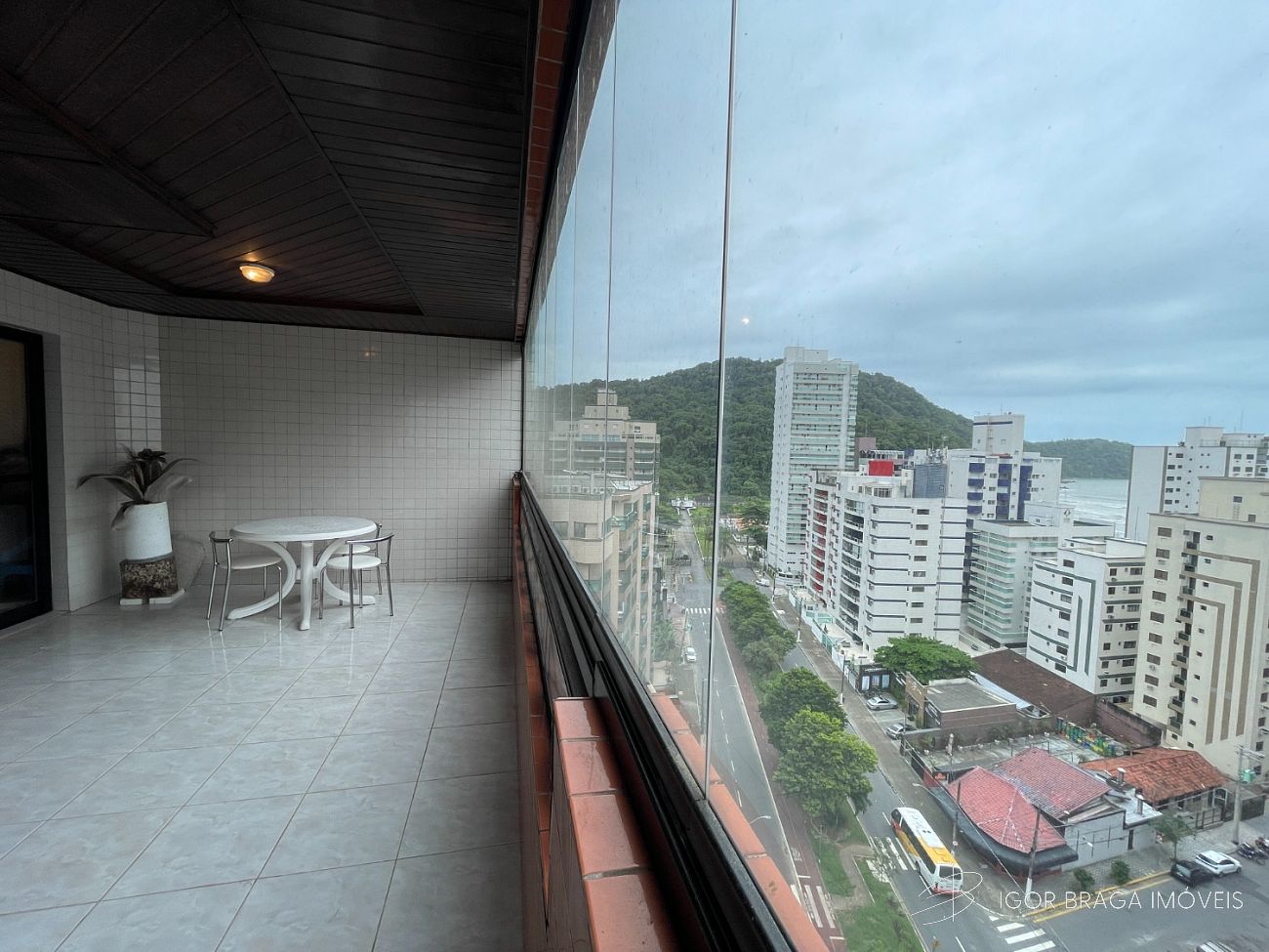 BELÍSSIMO APARTAMENTO E FINO ACABAMENTO