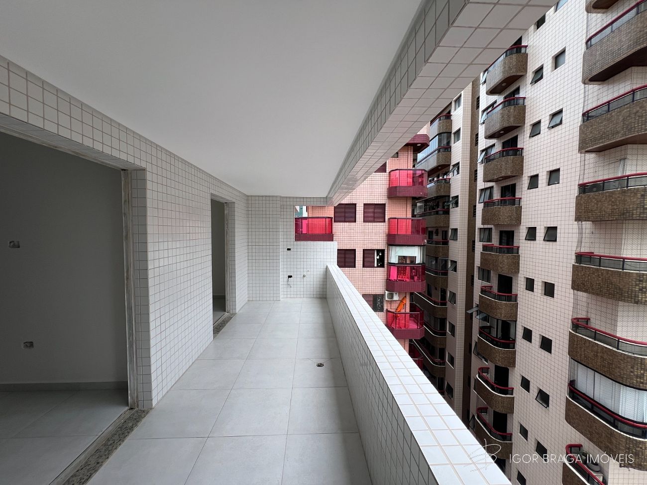 BELÍSSIMO APARTAMENTO, AMPLO, ACABAMENTO FINO E LAZER COMPLETO