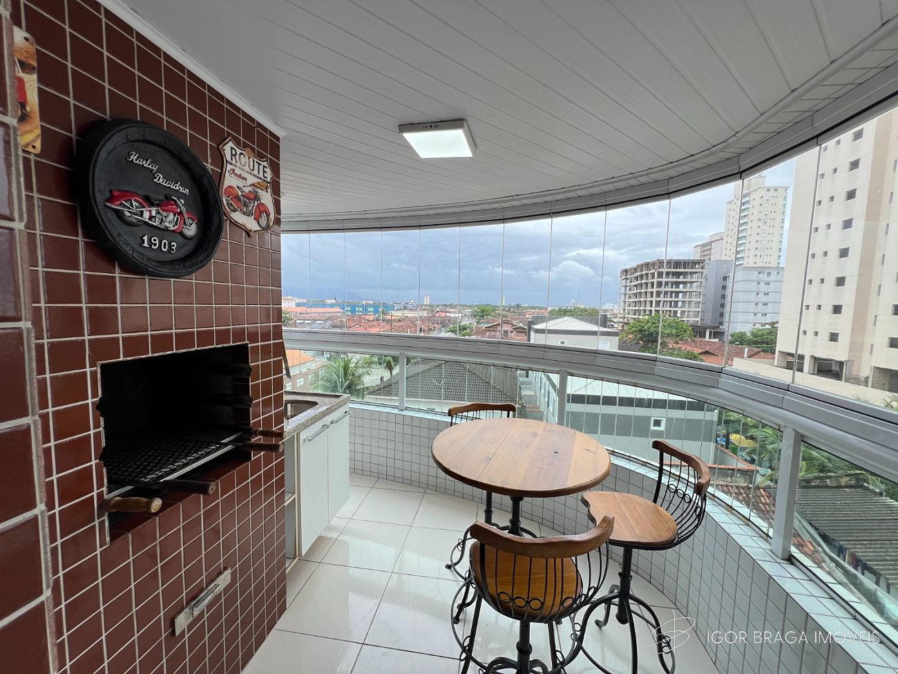 BELÍSSIMO APARTAMENTO, FINO ACABAMENTO E LAZER