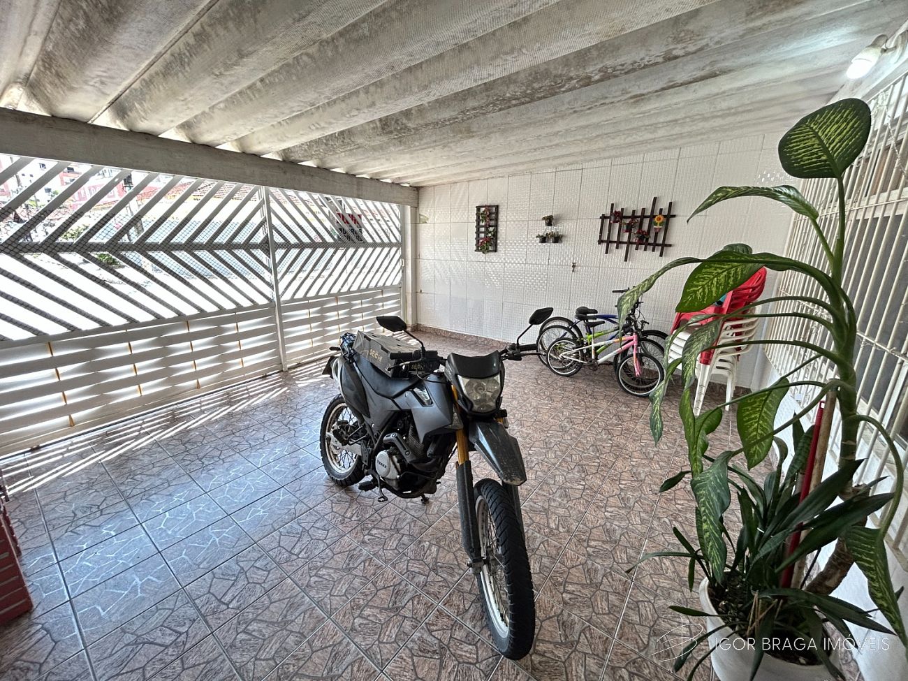 BELÍSSIMA CASA, AMPLA E FINO ACABAMENTO