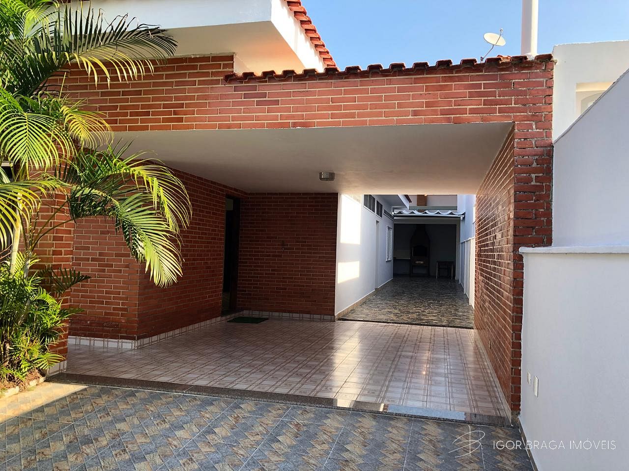 BELÍSSIMA CASA, AMPLA E FINO ACABAMENTO