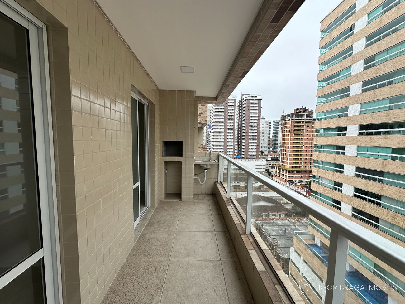BELÍSSIMO APARTAMENTO, FINO ACABAMENTO E LAZER COMPLETO